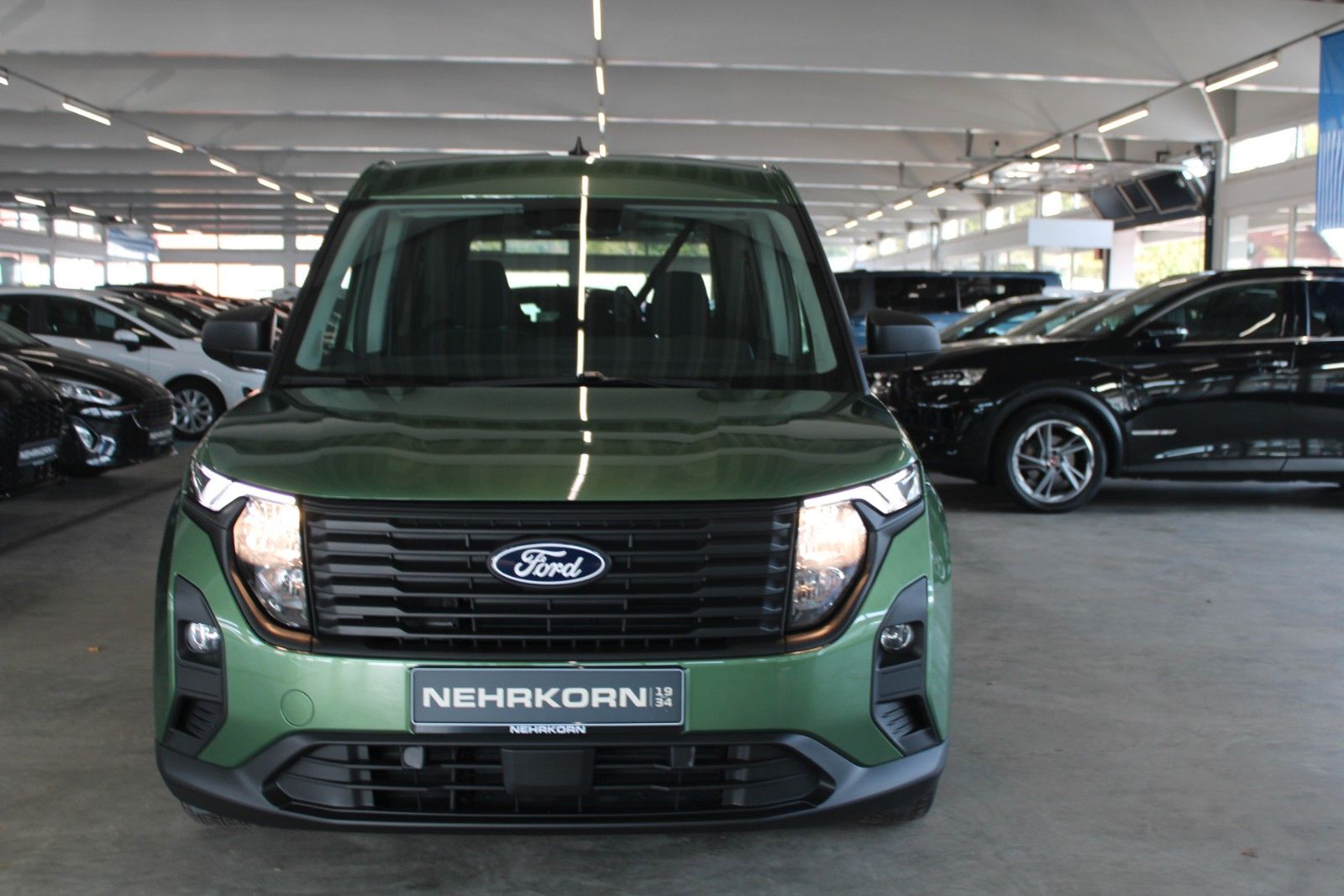 Fahrzeugabbildung Ford Tourneo Courier Aut. TREND AHK WinterPaket GJR
