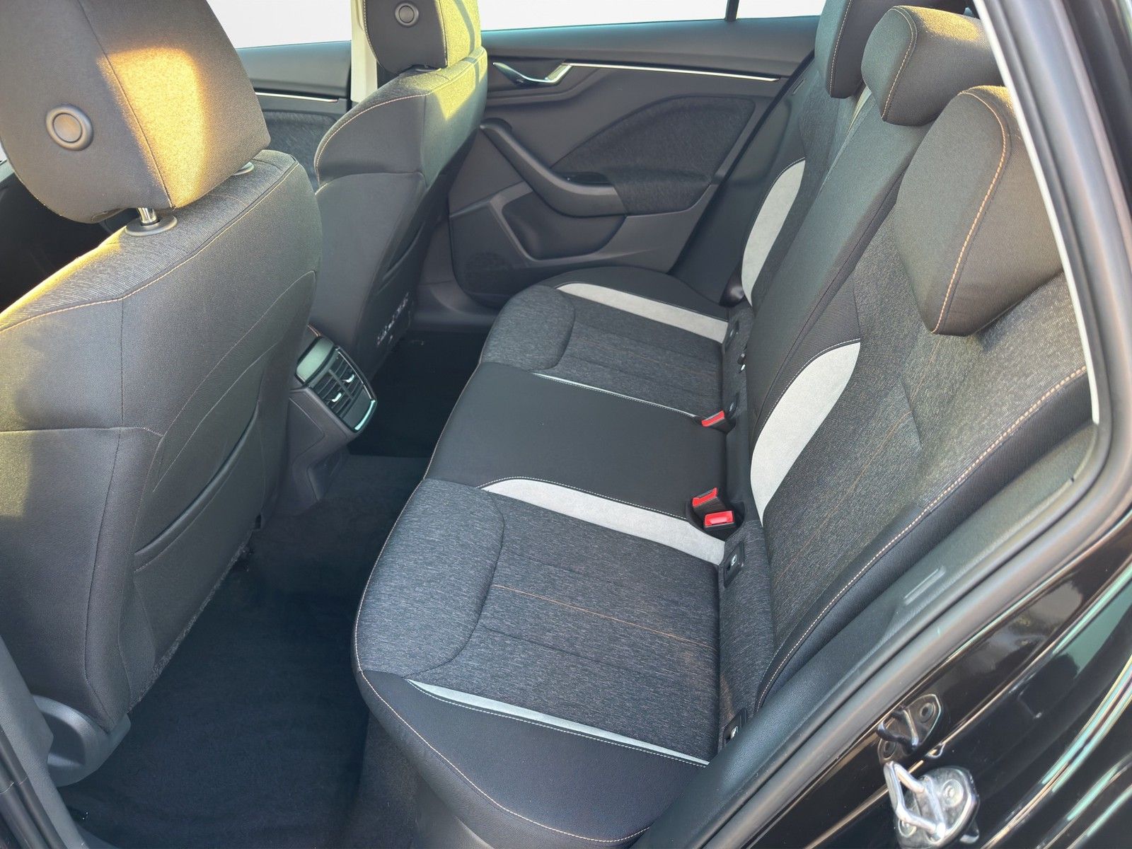 SKODA Kamiq 1.5 TSI Style DSG / NAVI / E-SITZE / LED / - Image 15