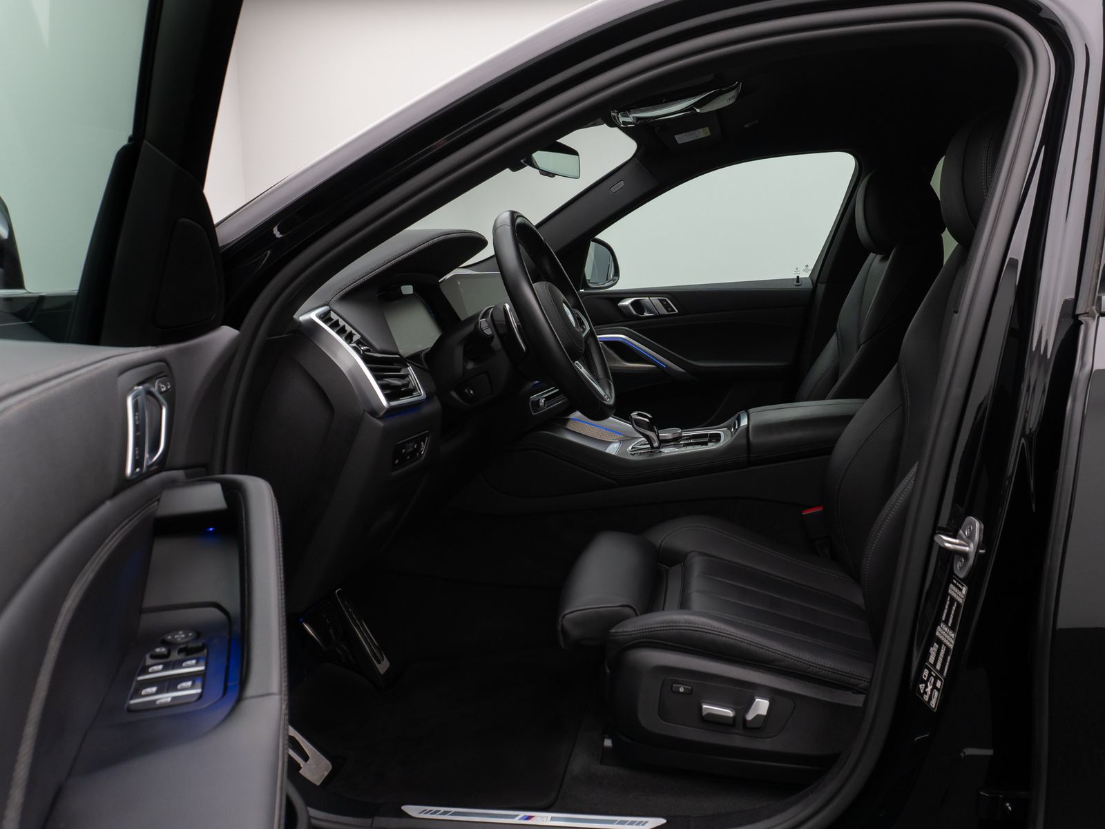 Fahrzeugabbildung BMW X6 xD40d M Sport Laser 360°HUD DAB H/K Komfort