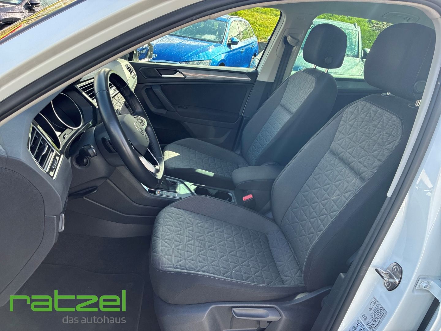 Fahrzeugabbildung Volkswagen Tiguan Life 2.0 TDI DSG AHK-klappbar Navi LED AC