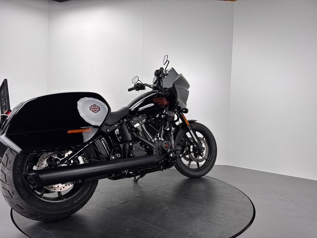 Fahrzeugabbildung Harley-Davidson LOW RIDER ST FXLRST