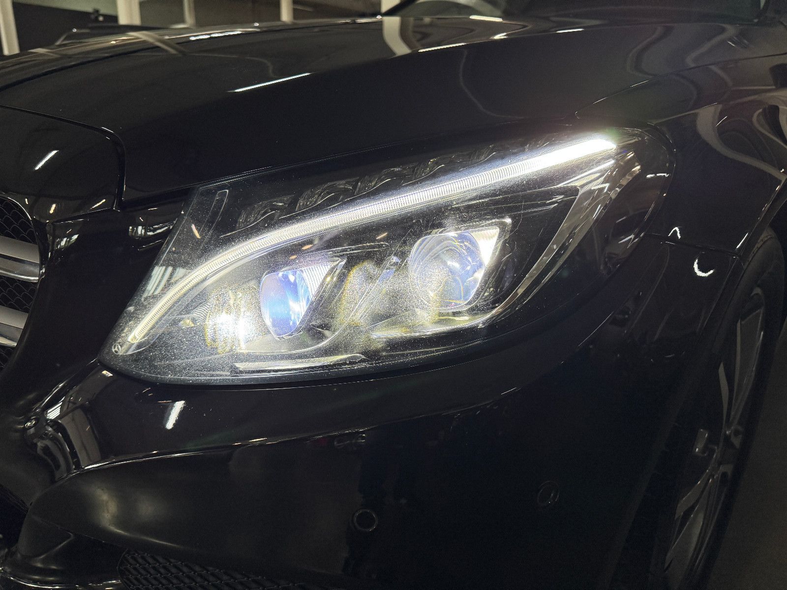 Fahrzeugabbildung Mercedes-Benz C 180 T CGI 9GT 2X AVANTGARDE PANO ILS NAVI AHK