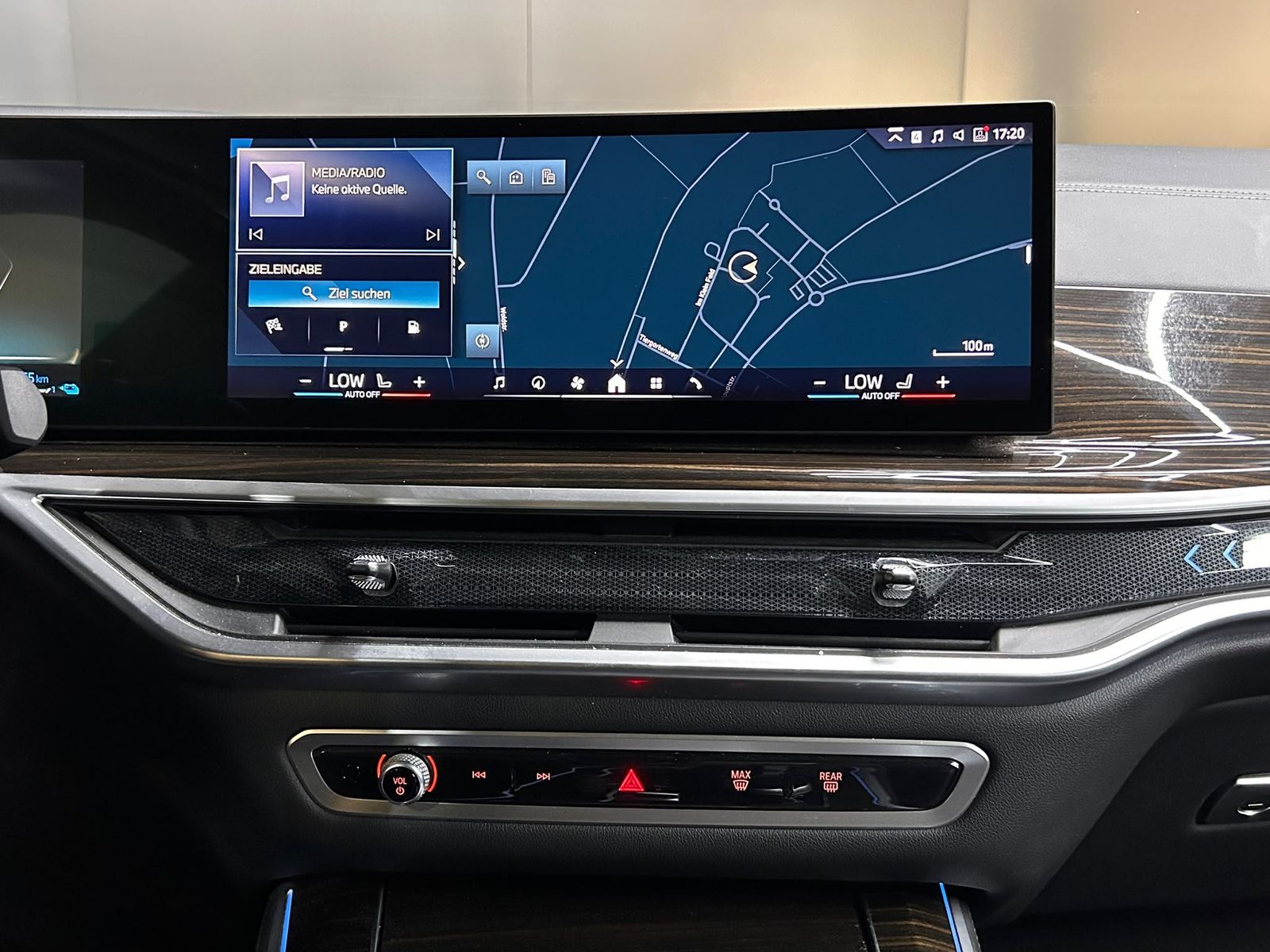 Fahrzeugabbildung BMW X5 50 e xDr PANO+MEMO+LUFT+LED+HEAD+H&K+AHK+360+