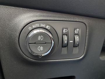 Bild 21 Opel Corsa 1.4 120 Jahre SHZ+LHZ/PDC v+h/KLIMA/CARPLA