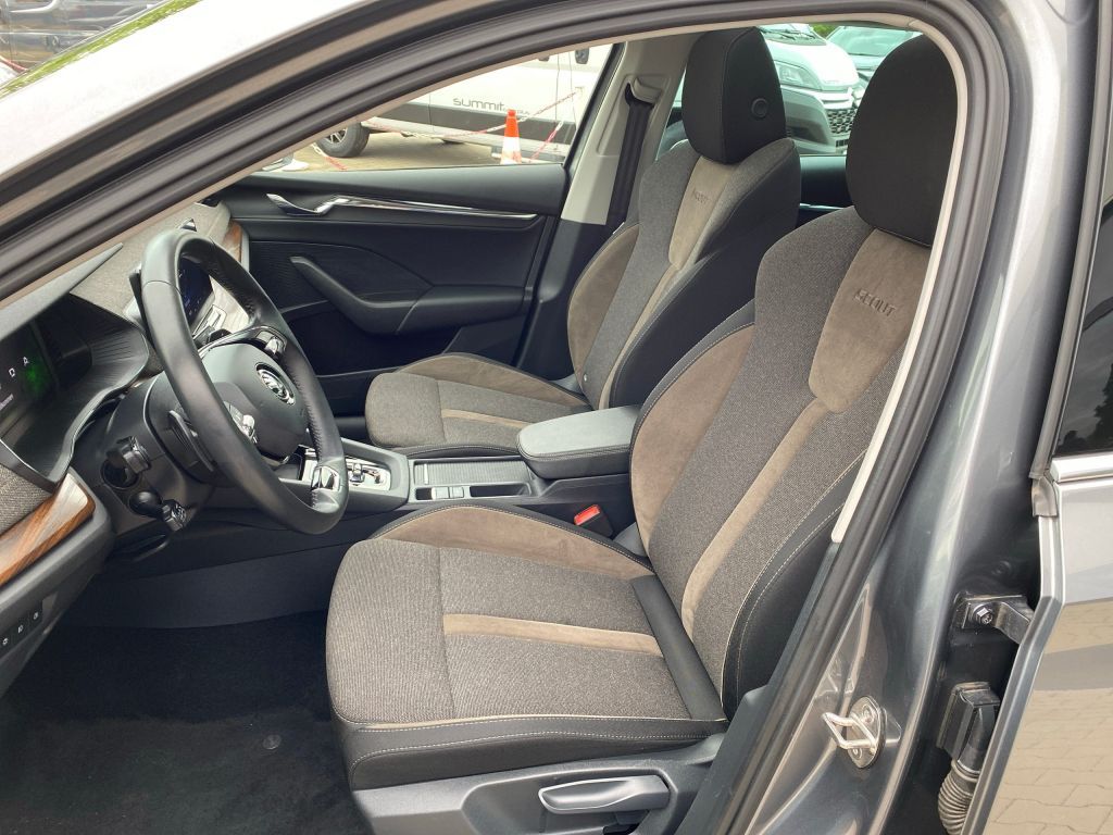 Fahrzeugabbildung SKODA Octavia Combi 2.0 TDI DSG 4x4 Scout