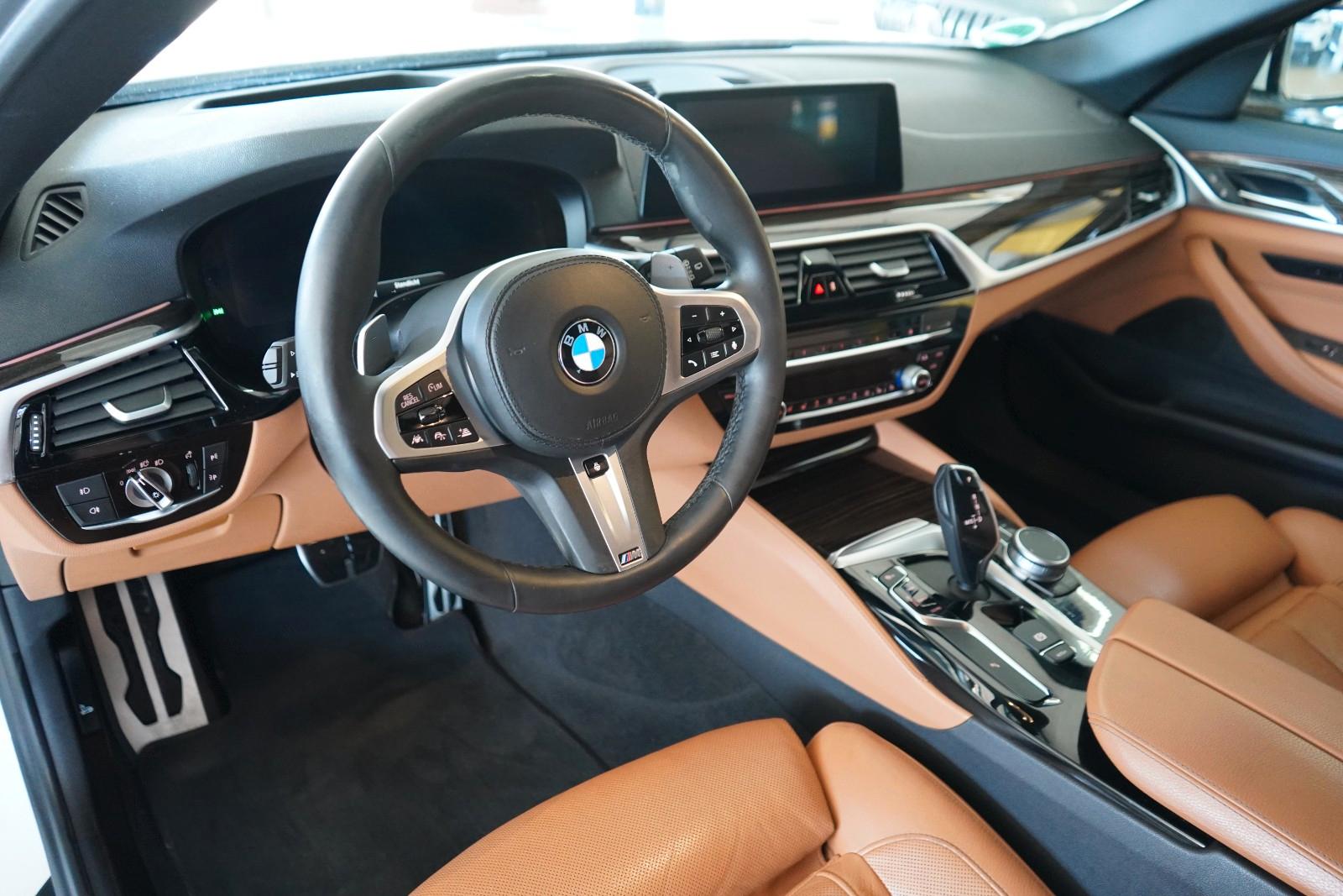 BMW 530 d Touring M Sport XENON / NAVI / LEDER / HUD