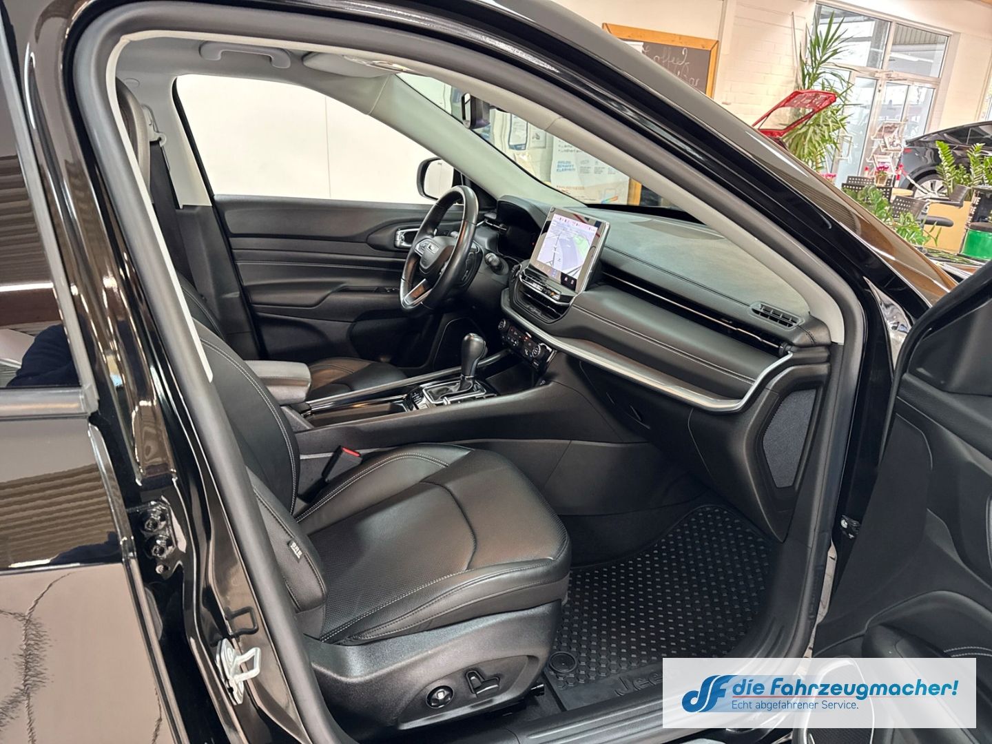 Fahrzeugabbildung Jeep Compass S Plug-In Hybrid 4WD Navi Soundsystem 36