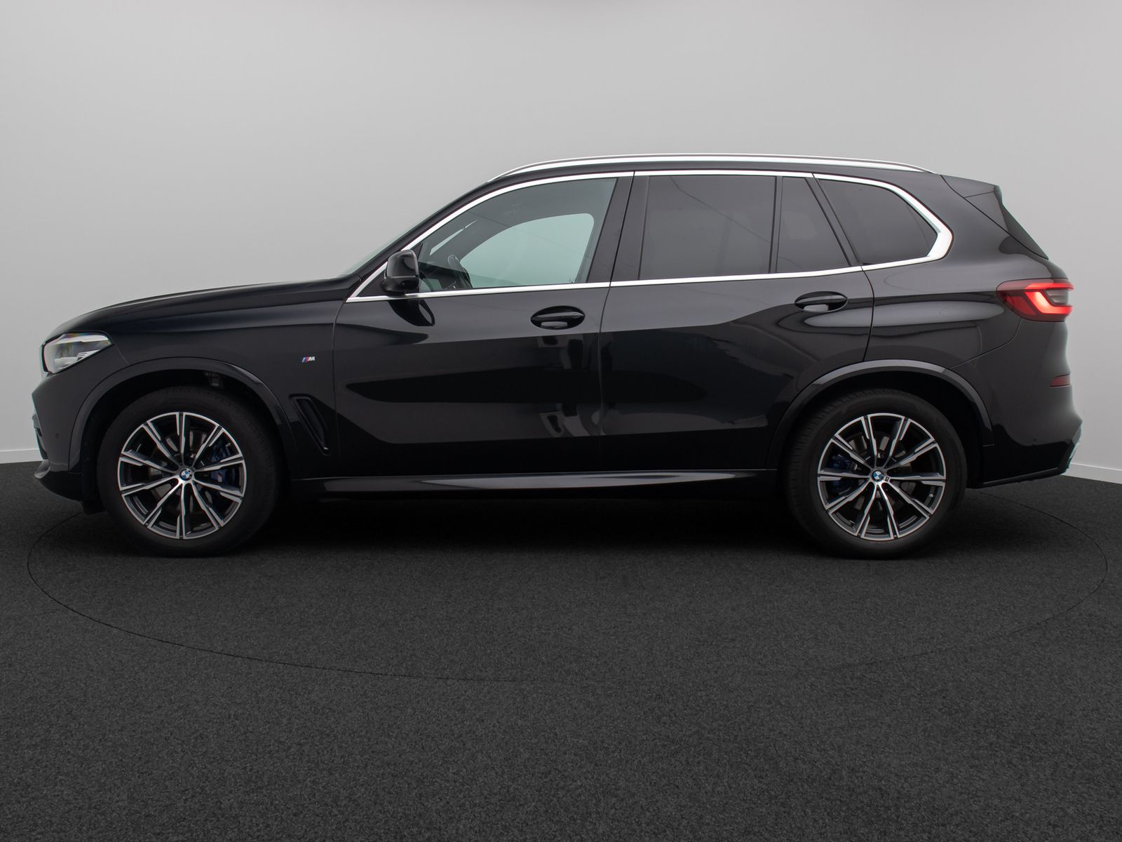 Fahrzeugabbildung BMW X5 xD30d M Sport Panorama 360°HUD DAB HiFi AHK