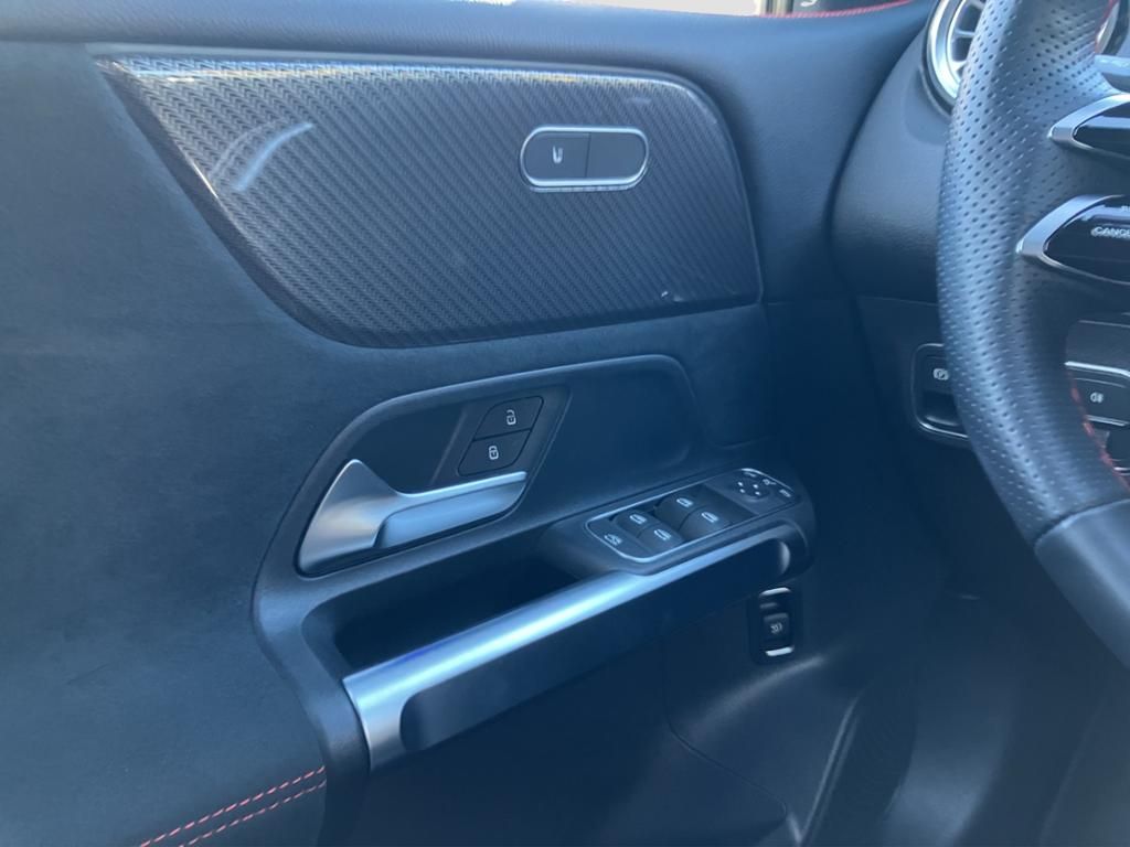Fahrzeugabbildung Mercedes-Benz GLB 200 d AMG*KeyLess*PDC*SpurH*el.Heck*SHZ*AHK