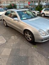 Mercedes-Benz E 280 4MATIC AVANTGARDE Avantgarde - Mercedes-Benz E 280 mit Panoramadach
