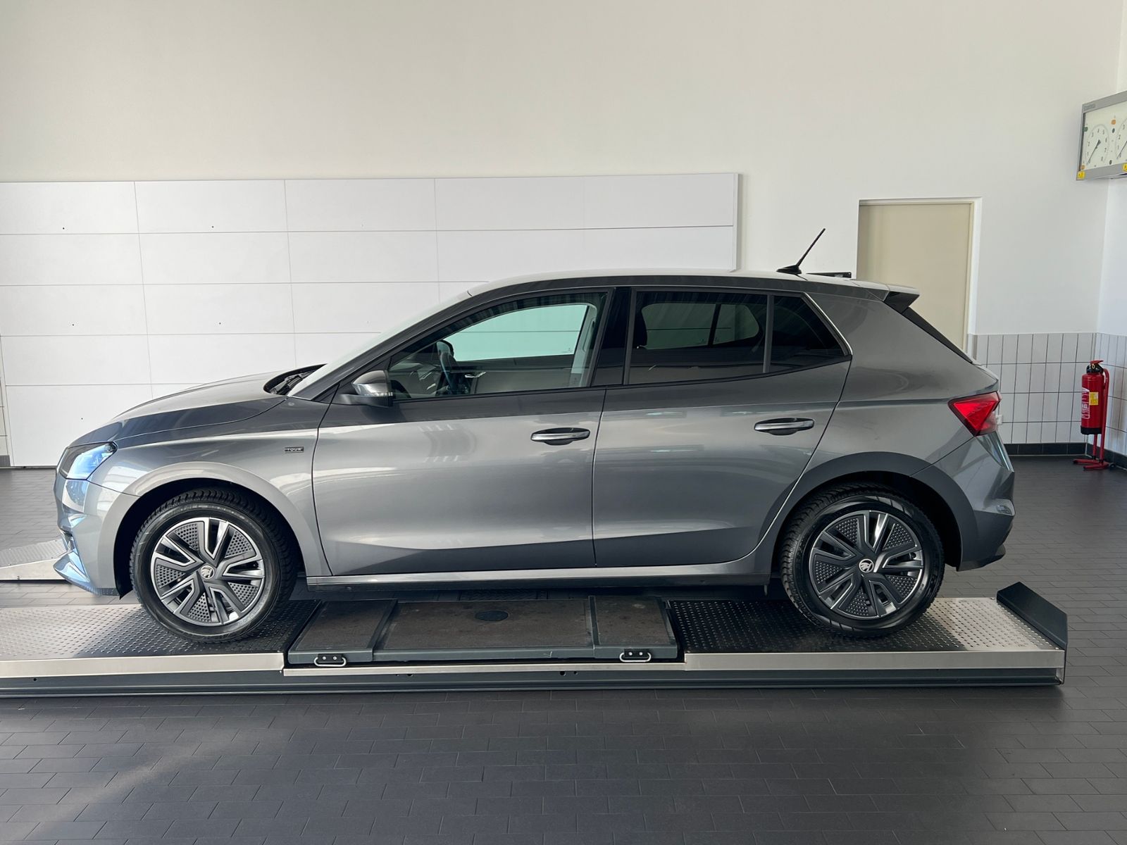 Fahrzeugabbildung SKODA Fabia Selection Tour 1.0 TSI *Vorb. AHK, LED, Ka