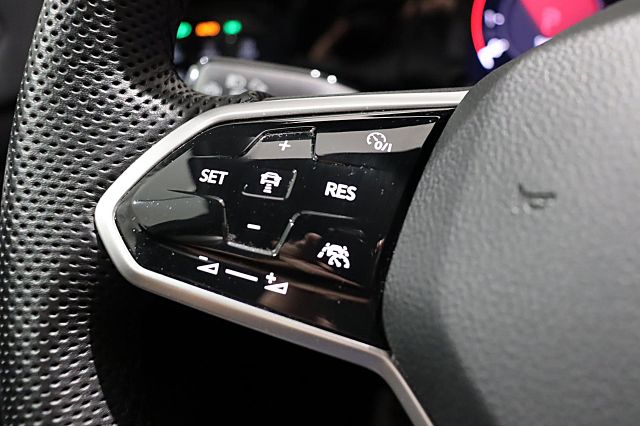 Golf GTI 2.0 TSI DSG NAVI PDC KAMERA SHZ SPORTFW
