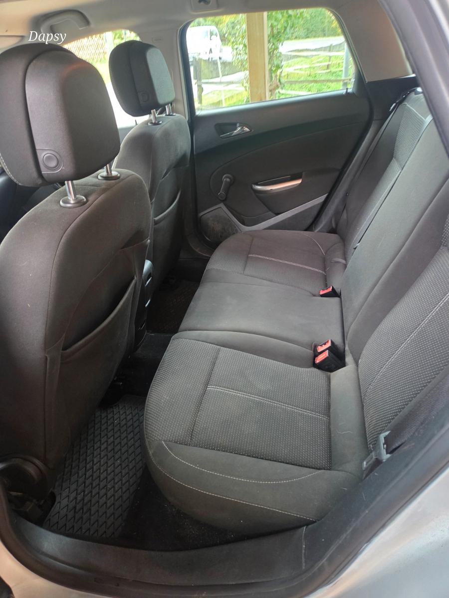 Opel Astra 2012 — photo 6