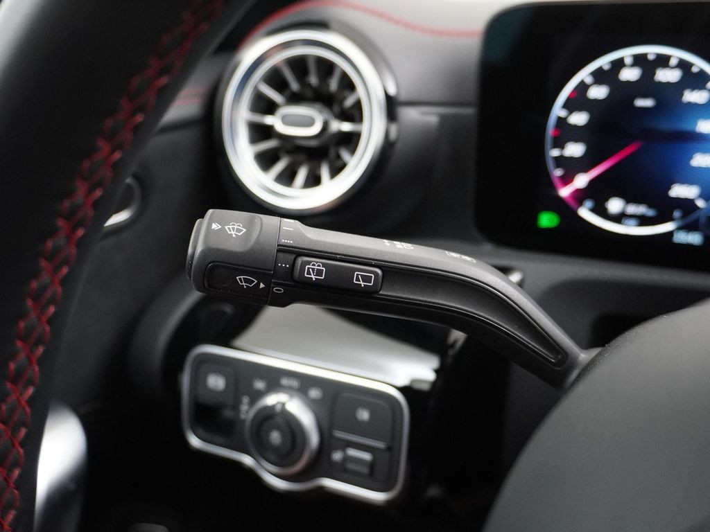 Mercedes-Benz CLA 180 Shooting Brake Star Edition AMG Line