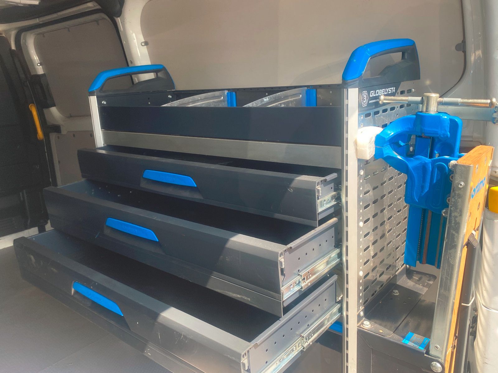 Fahrzeugabbildung Ford Transit Custom Kasten 300 L2 Trend,AHK,Regale