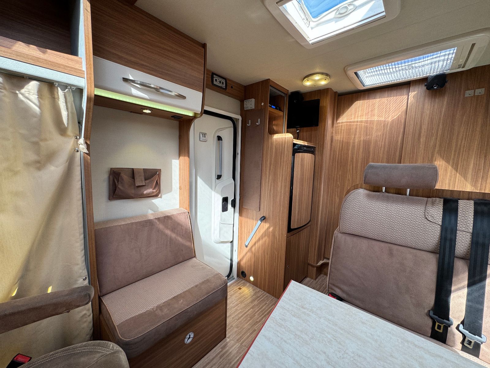 Fahrzeugabbildung Carado T 334 FIAT DUCATO AUTOMATIK SOLAR TV SAT AHK CAM