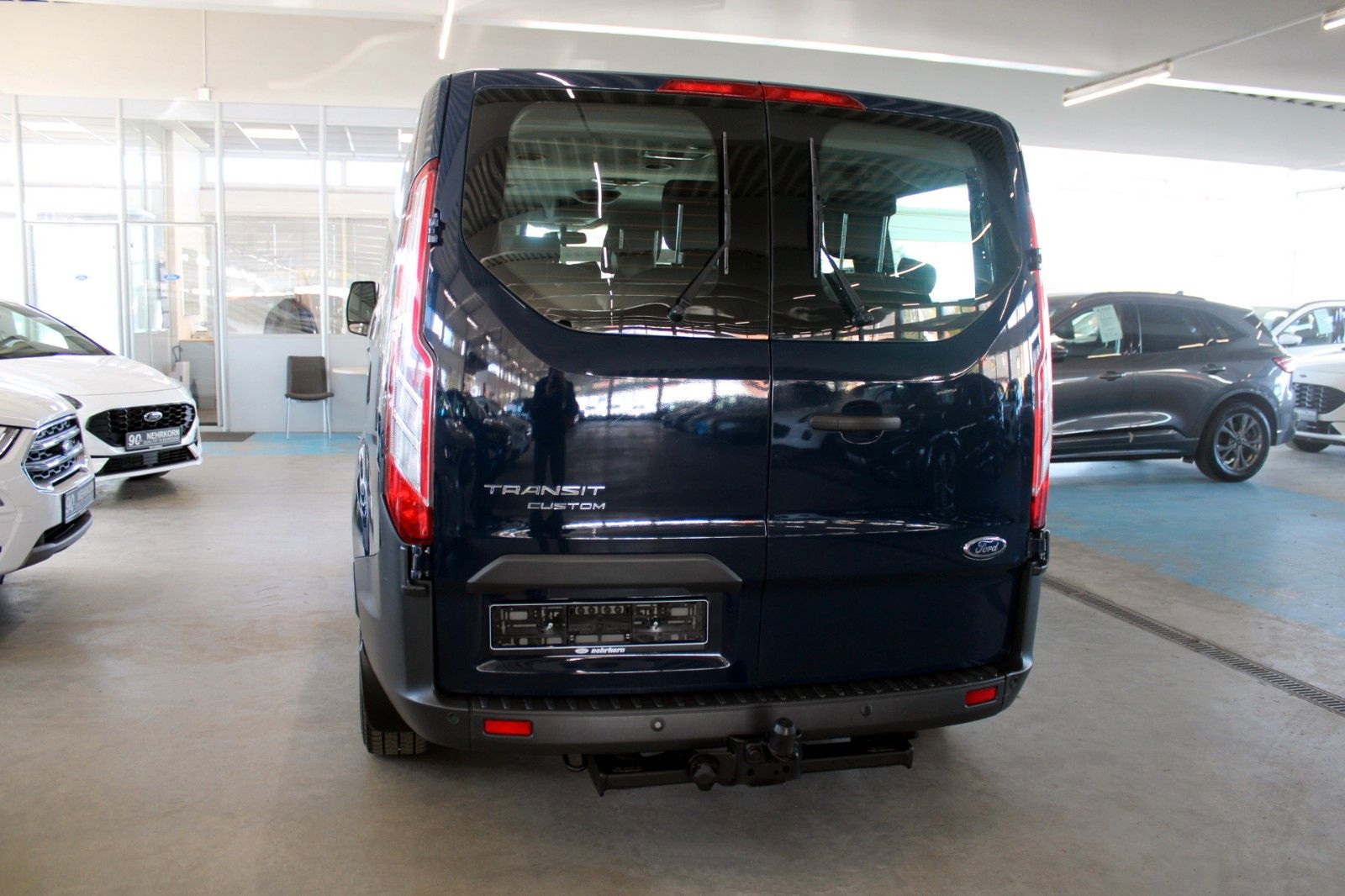 Fahrzeugabbildung Ford Transit Custom Kombi TREND 9-Si Doppelklima AHK