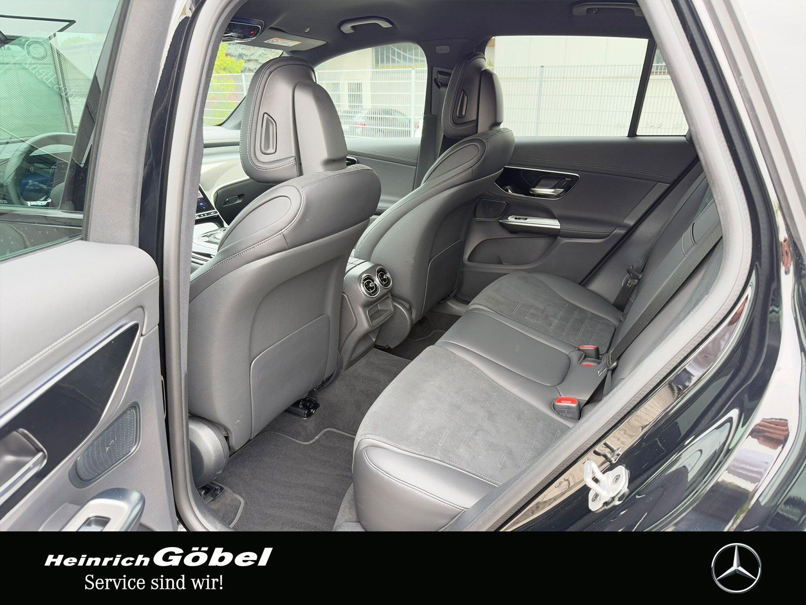 Fahrzeugabbildung Mercedes-Benz GLC 220 d 4M AMG*DISTRONIC*AHK*NIGHT-PAKET*KAMER