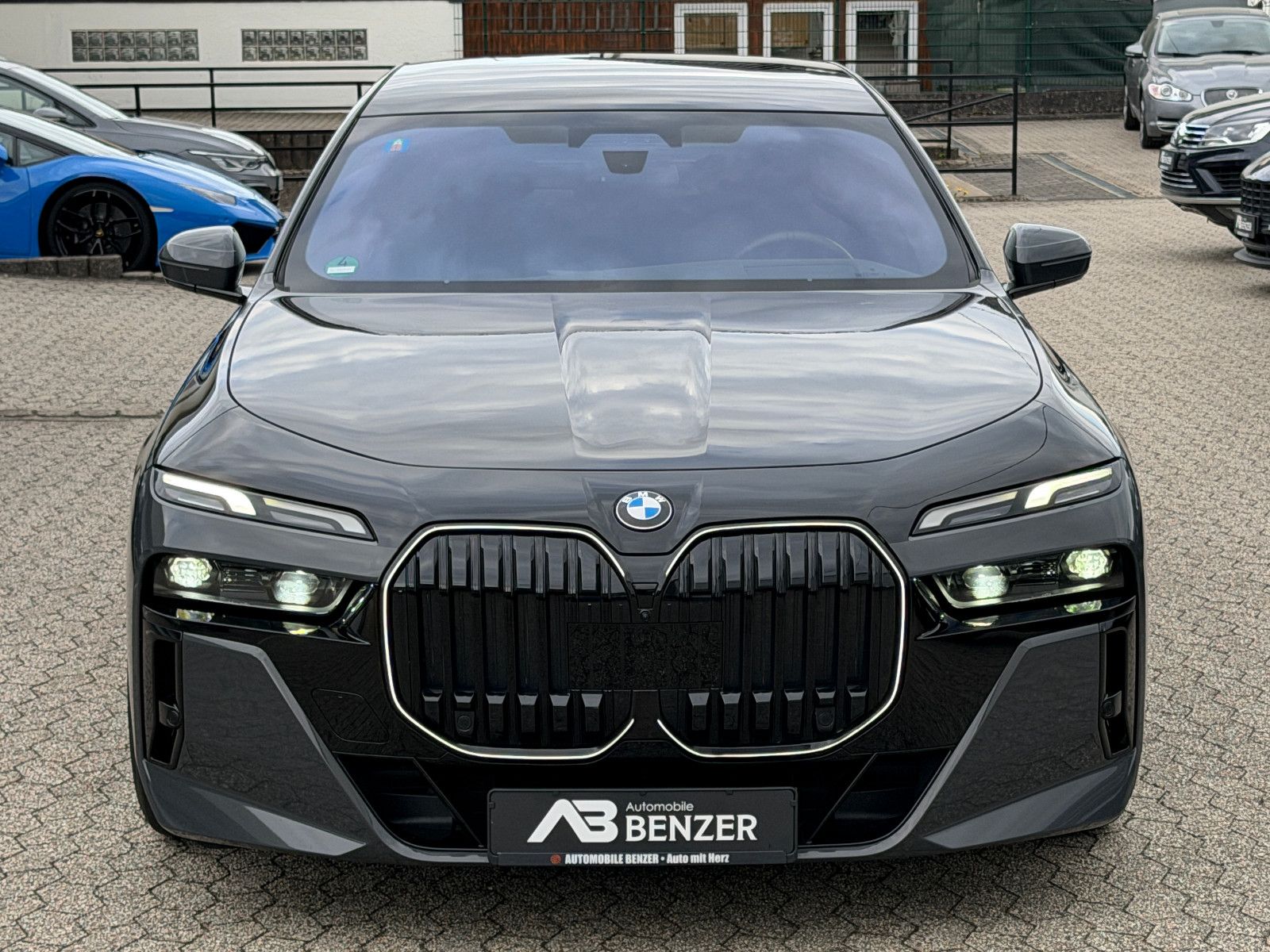 Fahrzeugabbildung BMW 740 d xDrive M Sport/CINEMA-TV/SKY LOUNGE/ICONIC