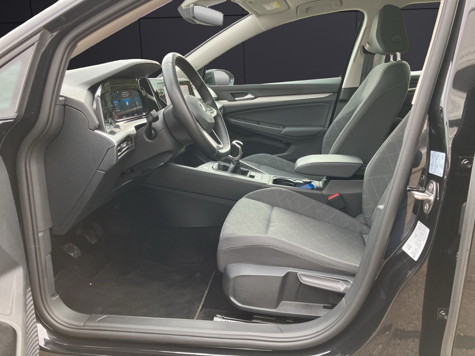 Fahrzeugabbildung Volkswagen Golf VIII Variant Life TDI LED Navi ACC AHK SHZ