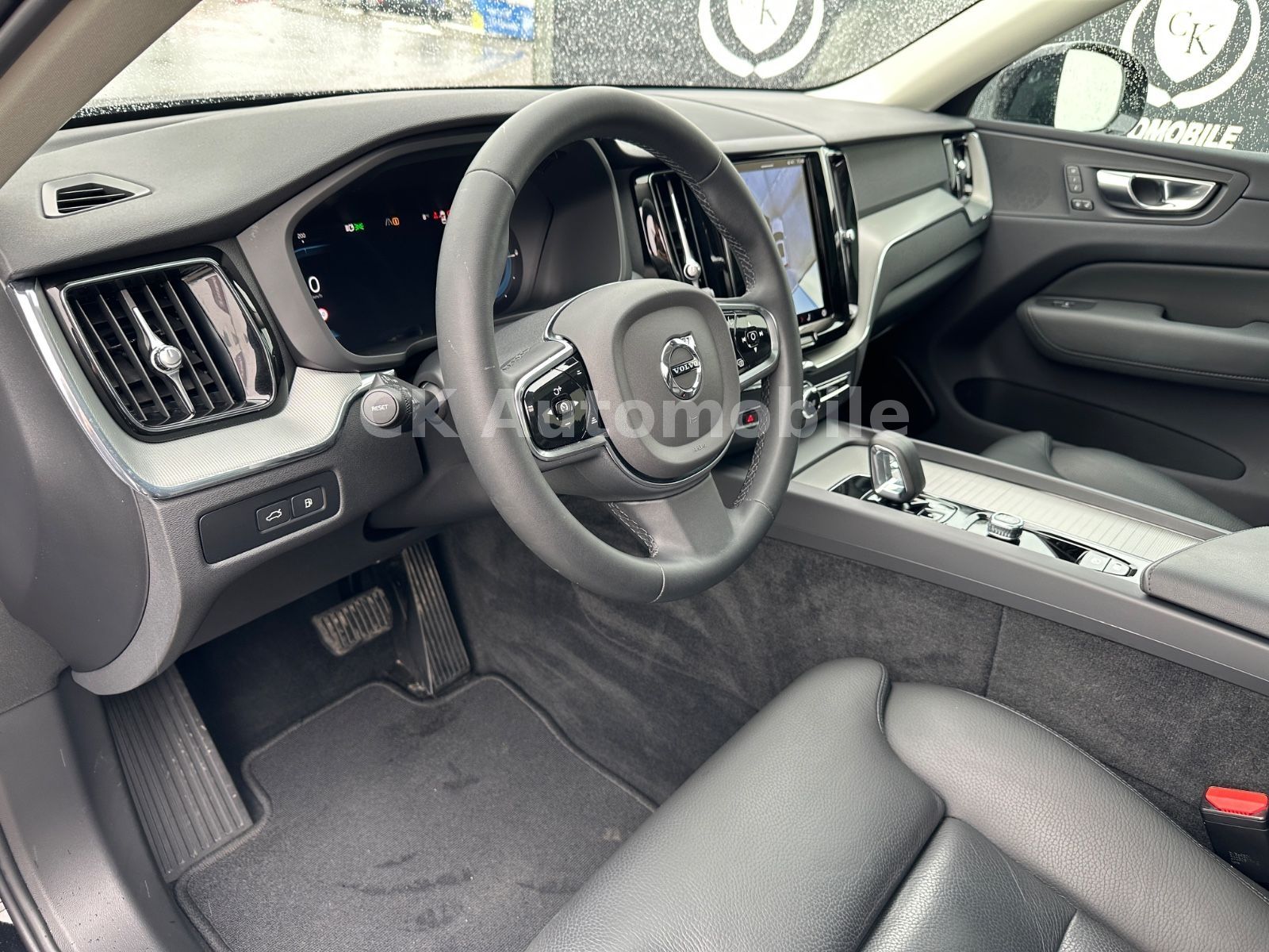 Fahrzeugabbildung Volvo XC60 T6 AWD Recharge Plus Dark/Pano/BLIS/AHK