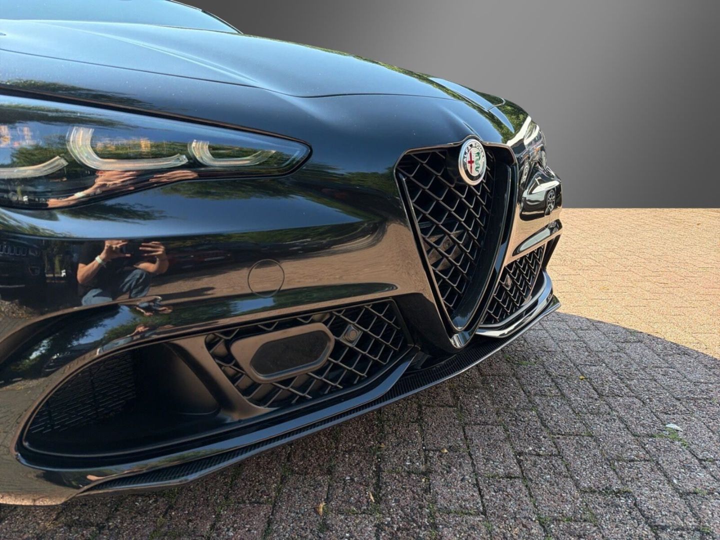 Fahrzeugabbildung Alfa Romeo Giulia Quadrifoglio Oro -Akrapovic-Carbon Dach-