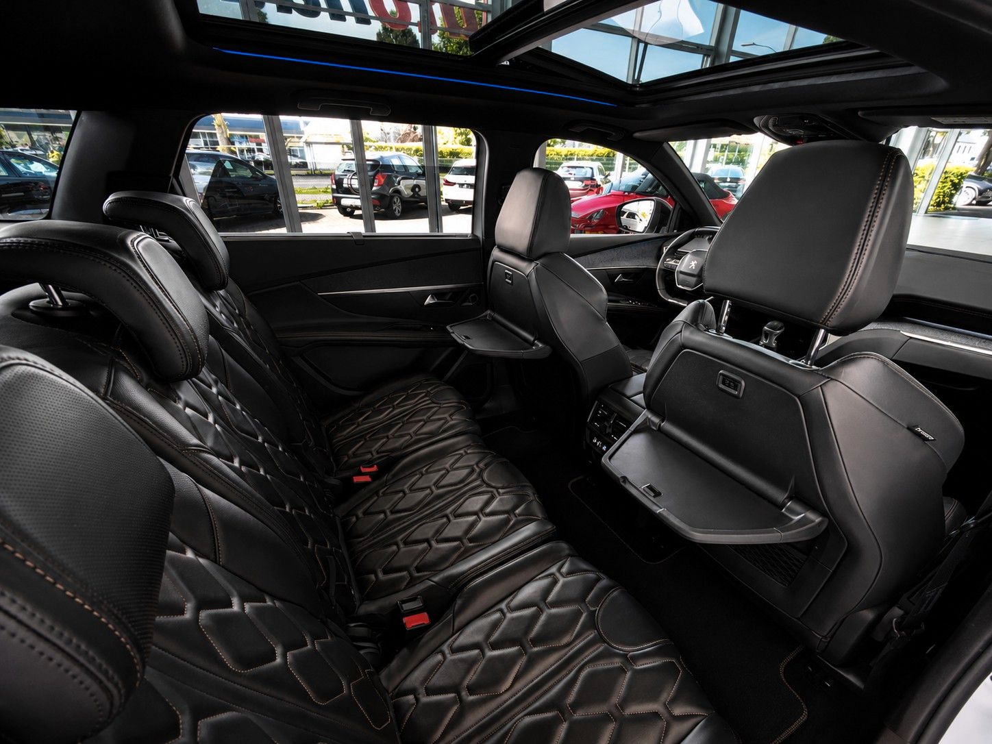 Fahrzeugabbildung Peugeot 5008 GT-LINE LEDER NAVI PANORAMA LED AHK 7-SITZE