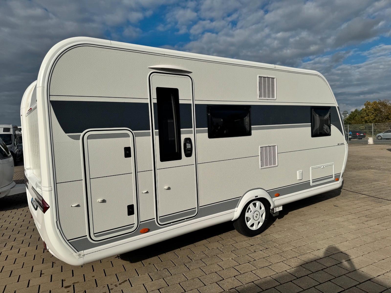 Hobby 490 KMF De Luxe, Mover, Garage, Fahrradträger