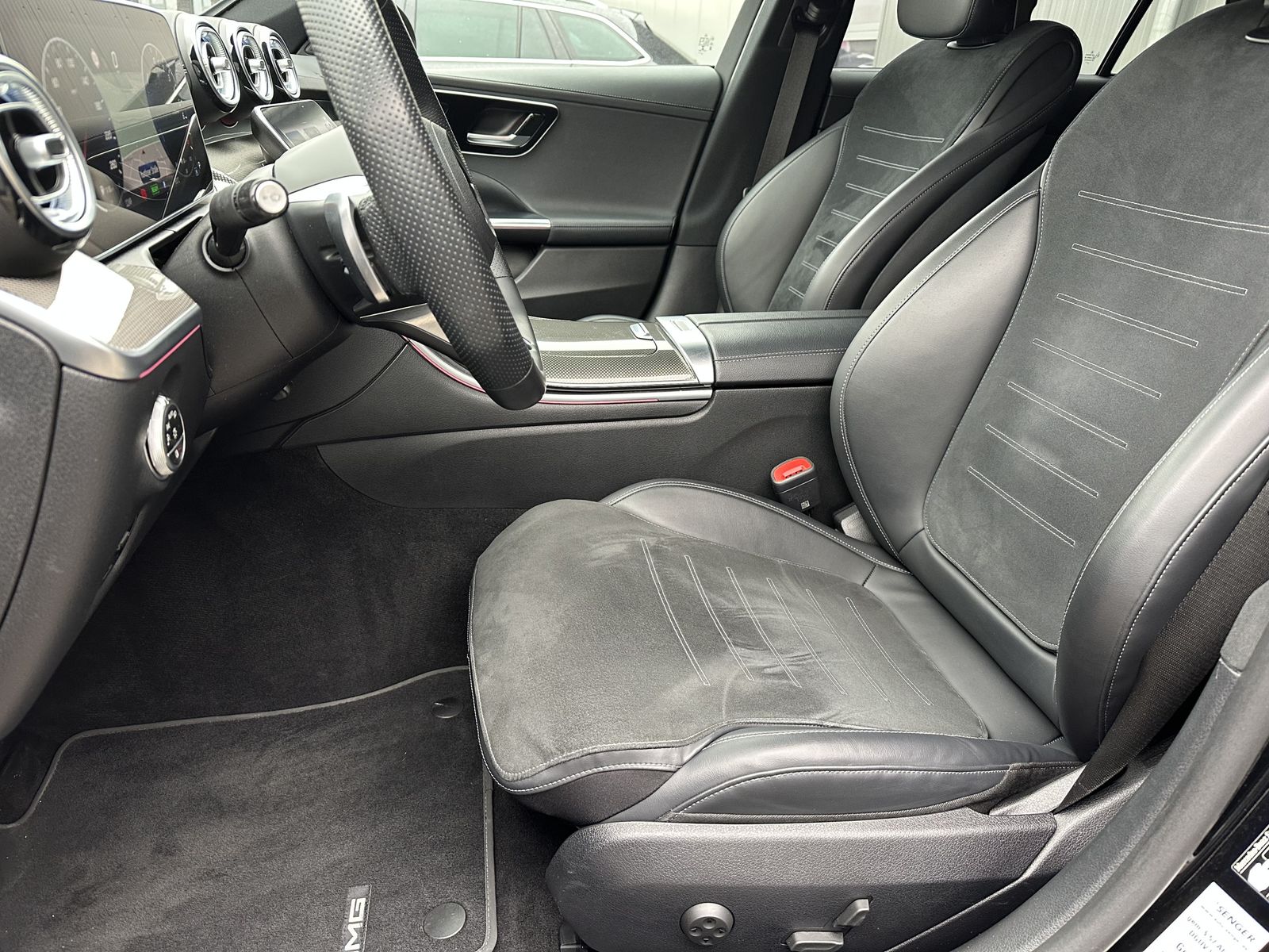 Fahrzeugabbildung Mercedes-Benz C 300e T AMG-Line NAV+LED+KAM+AHK+VCOCK+CARPLAY