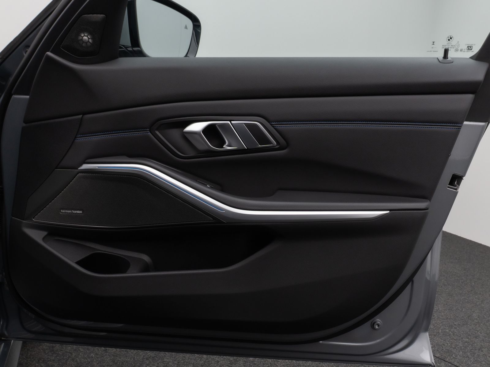 Fahrzeugabbildung BMW 330e M Sport Kamera HUD DAB H/K Alarm LED 18Zoll