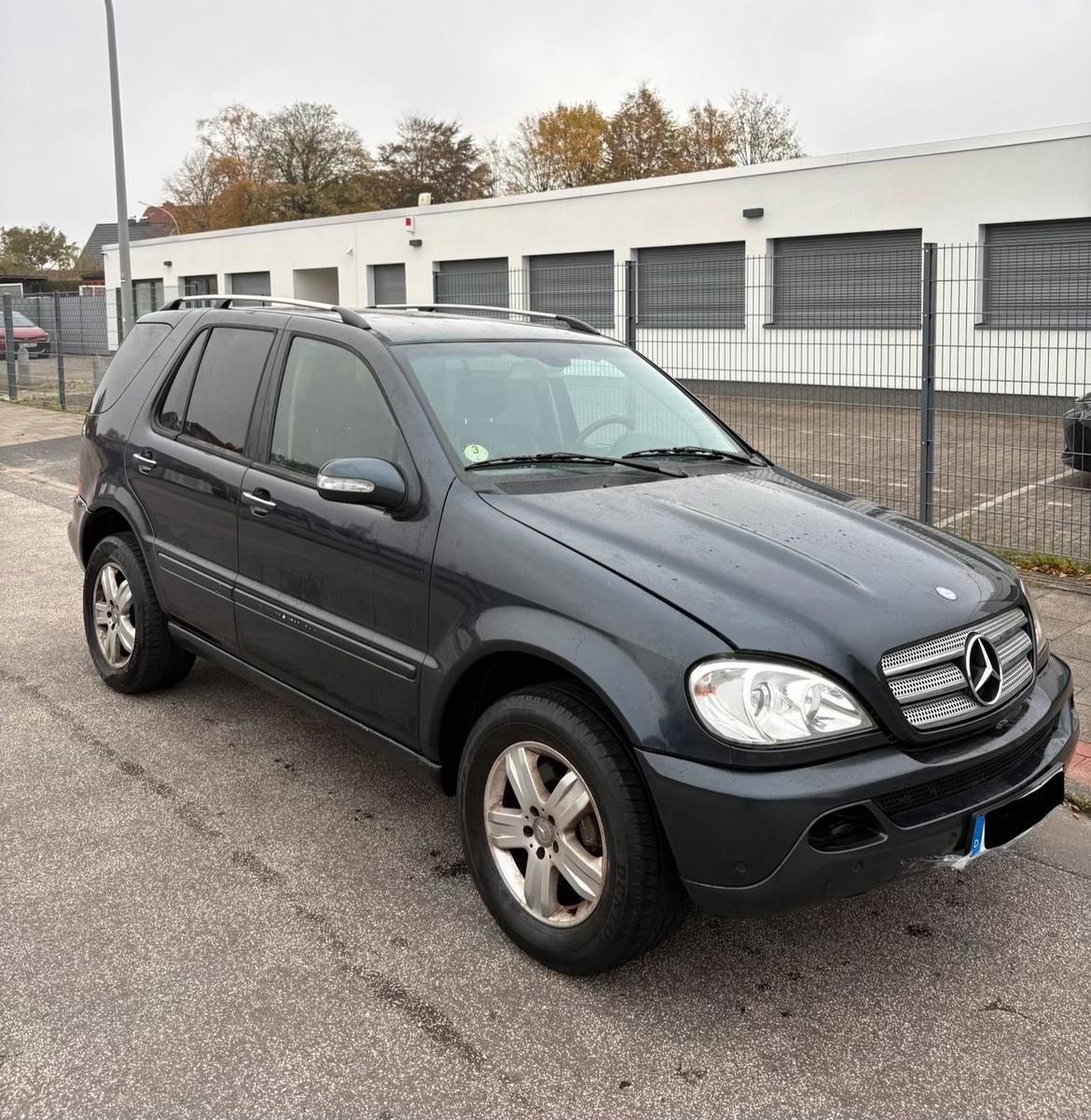 Mercedes-Benz ML270 2004 — rear view