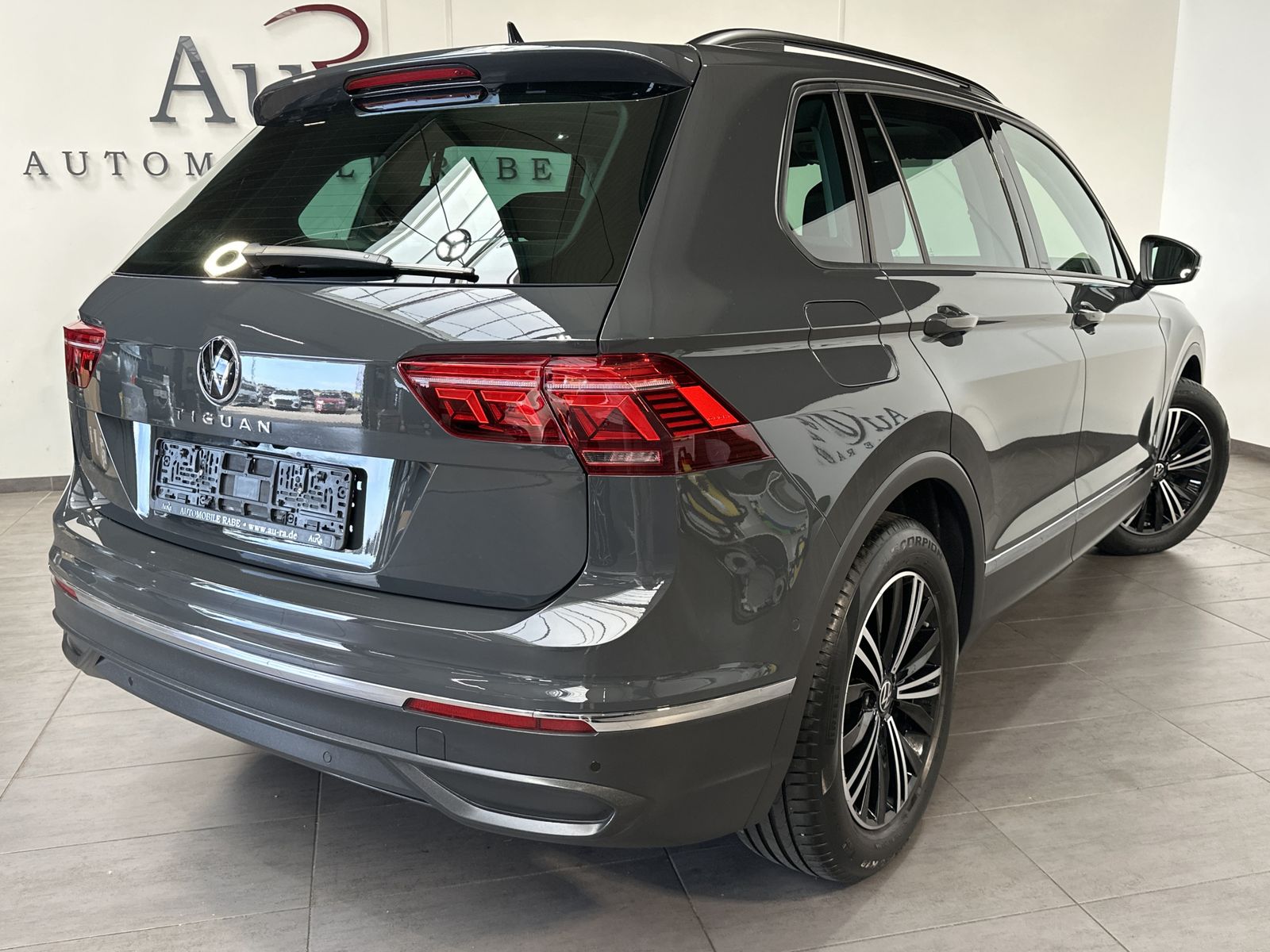 Fahrzeugabbildung Volkswagen Tiguan 2.0 TDI DSG Sport NAV+LED+PANO+ACC+KAM+VC