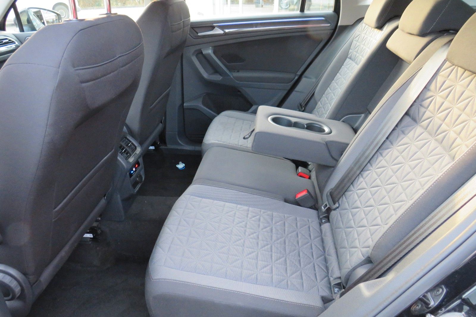 Fahrzeugabbildung Volkswagen Tiguan Life TDI DSG AHK NAVI KAMERA LED ACC GJ