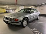 BMW 728i - silberne BMW 728