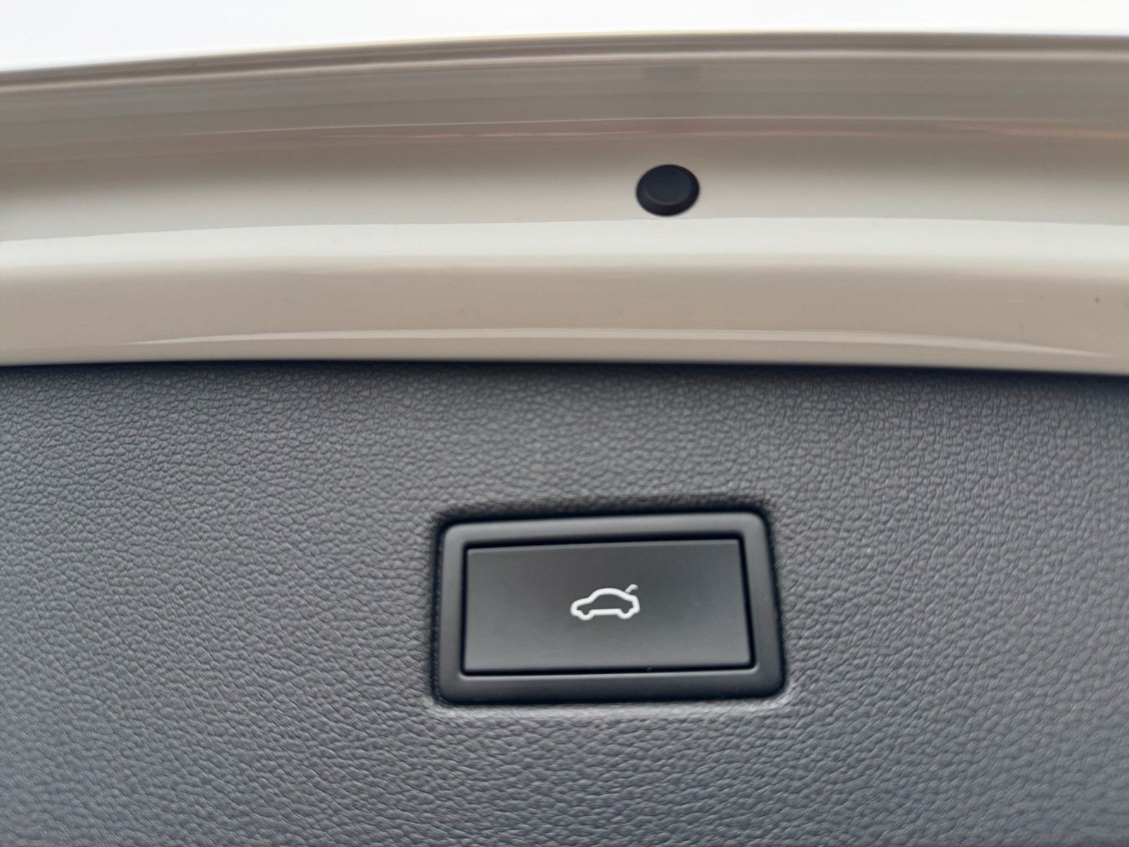 Fahrzeugabbildung Volkswagen Tiguan Elegance 4Motion 2.0 TDI