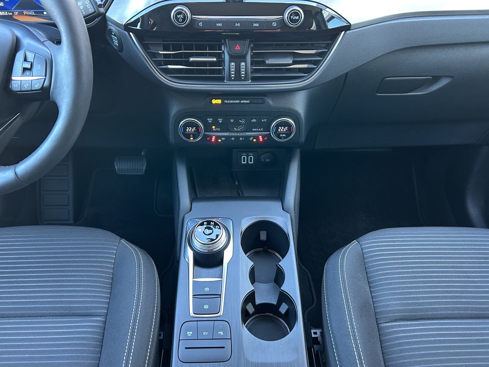 Fahrzeugabbildung Ford Kuga 2.5 PHEV Titanium Aut./KAMERA/SHZ/LHZ/NAVI/