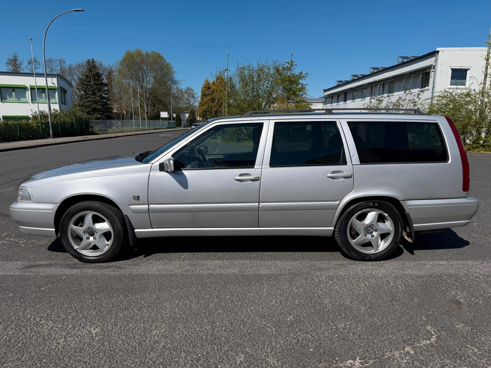 Volvo V70 2.5 T AWD