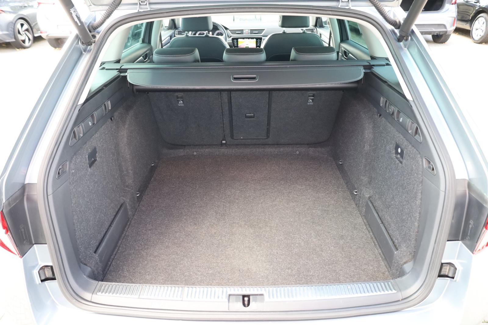 Skoda Superb Combi 2.0 TDI LED AHK Leder Navi Memory