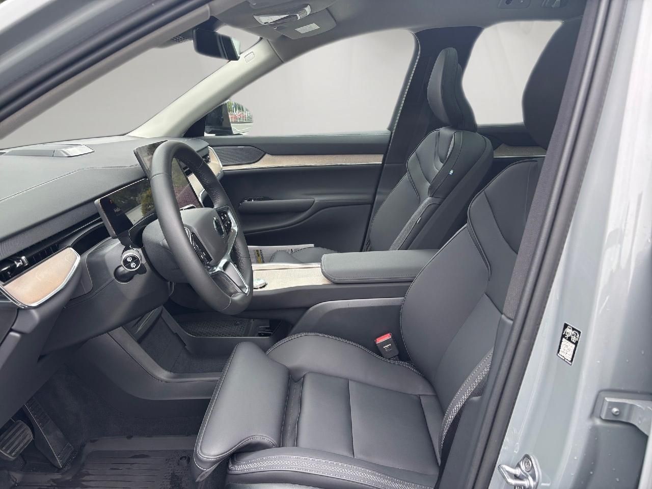 Fahrzeugabbildung Volvo EX90 Plus Pure Single Electric 2WD