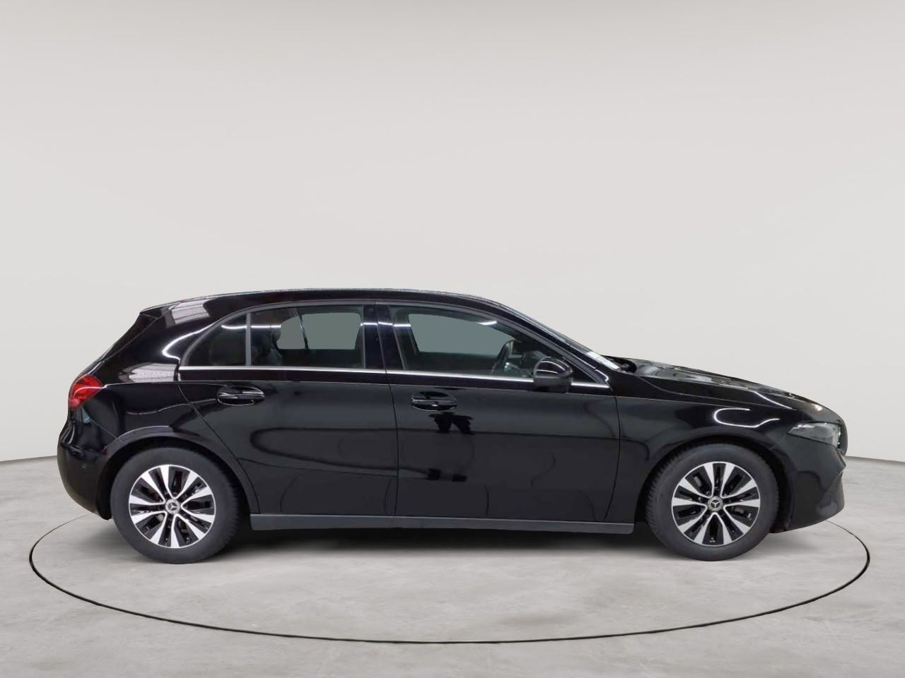 Mercedes-Benz A 180 7G-DCT Entry AdvancedP KAM SHZ imagem 3