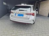 Skoda Octavia Combi RS 2.0 TSI Navi LED AHK 19 Zoll  - Skoda Octavia 1Z mit Benzin-Antrieb