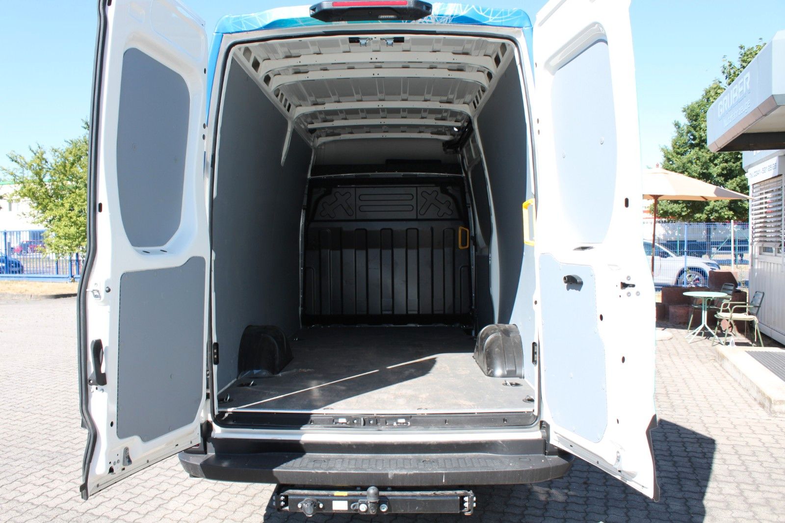 Fahrzeugabbildung Iveco E Daily 38S14E V / 2 Batterien / 74 kWh