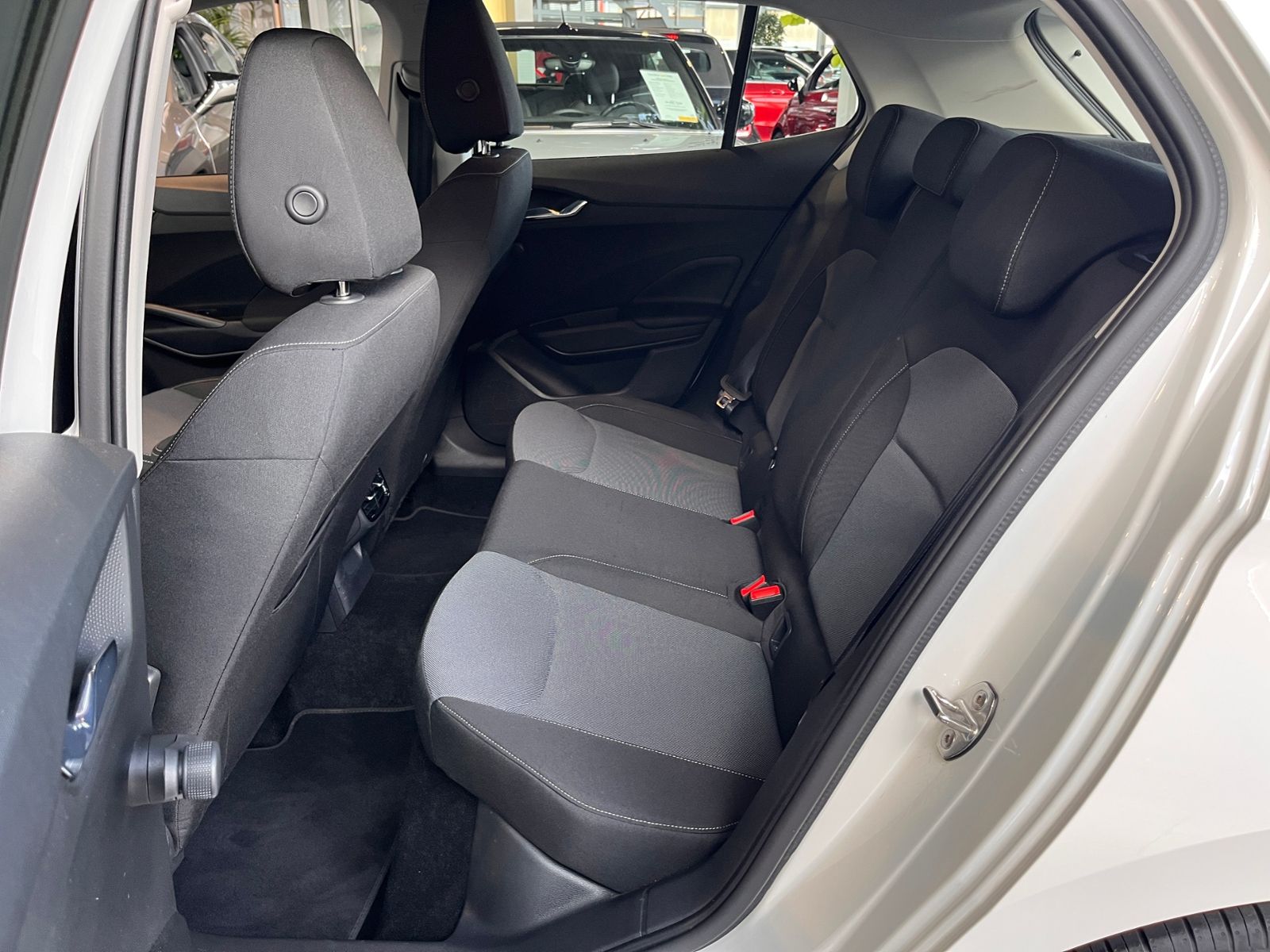 Fahrzeugabbildung SKODA Fabia Ambition KLIMA CARPLAY LED PDC SHZ