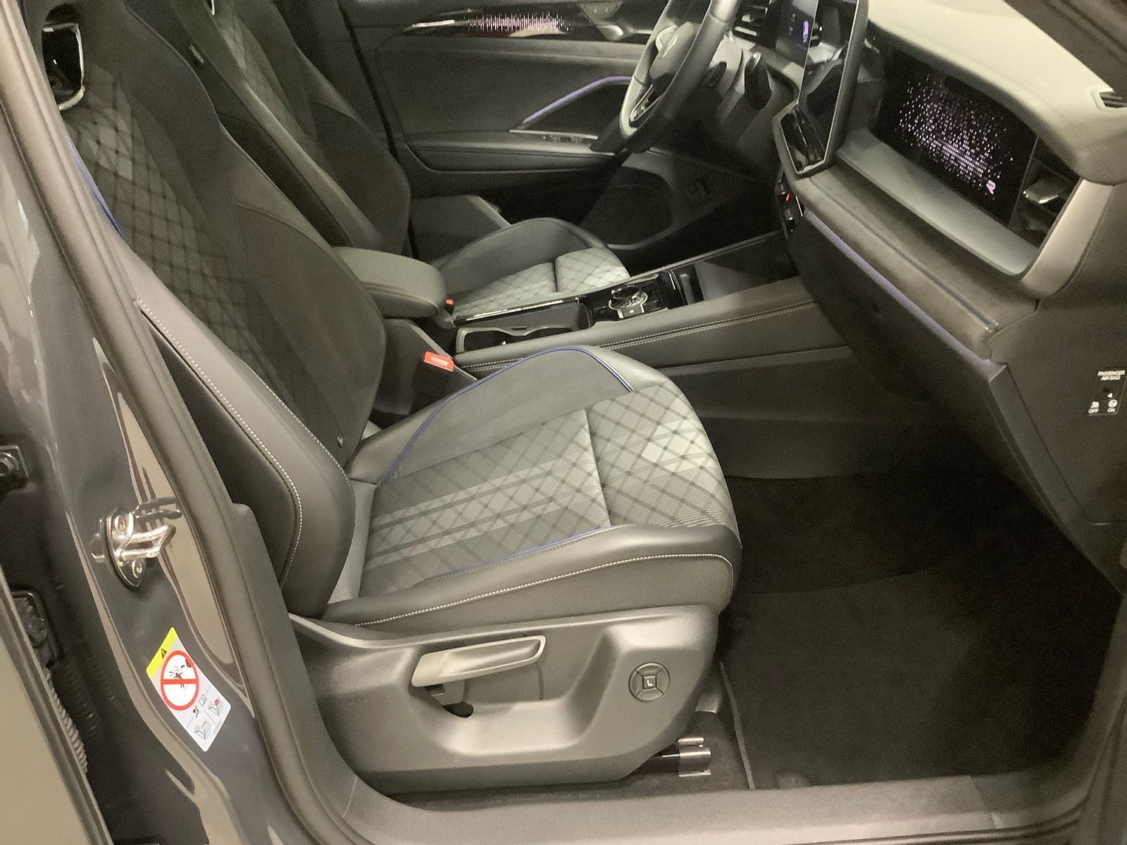 Tayron R-Line Black Style 1,5 l eHybrid 110 kW /