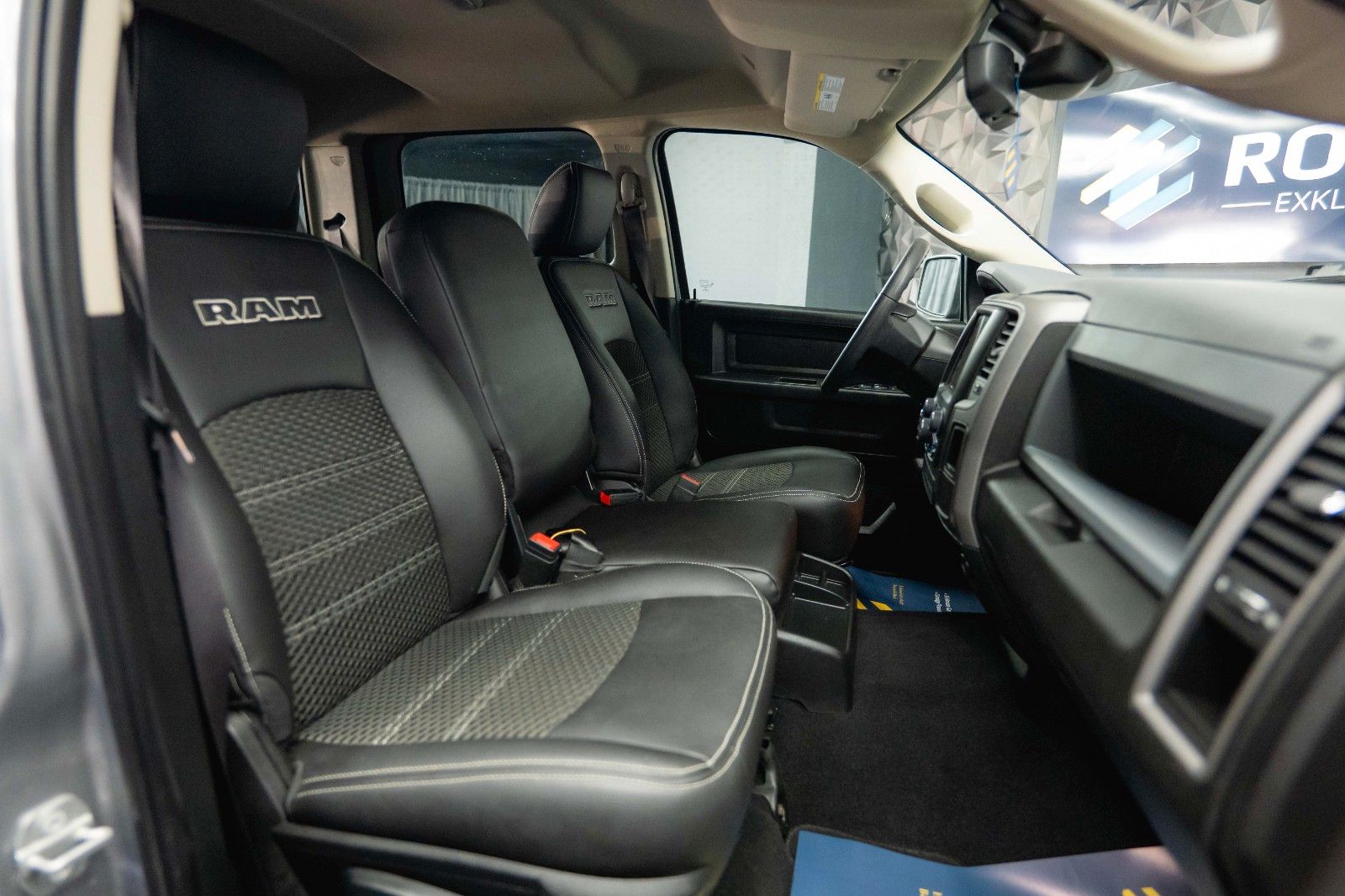 Fahrzeugabbildung Dodge RAM 5.7 V8 HEMI 4x4 OFFROAD Night-Paket *LED*AHK