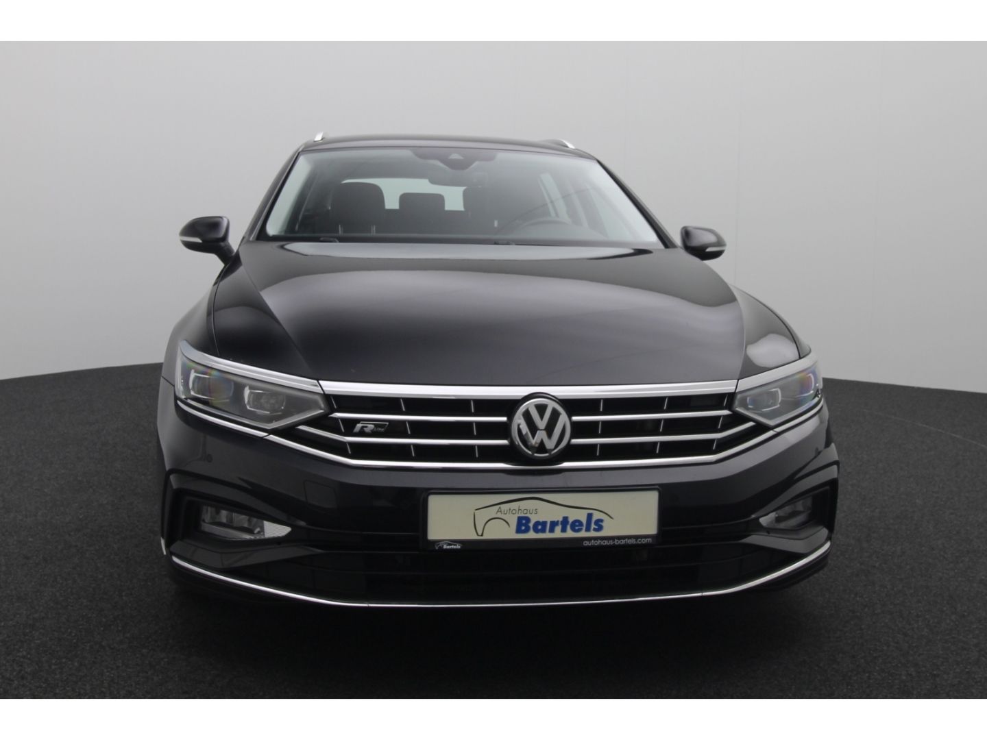 Fahrzeugabbildung Volkswagen Passat Variant 2.0 TDI DSG elegance R-LINE AHK