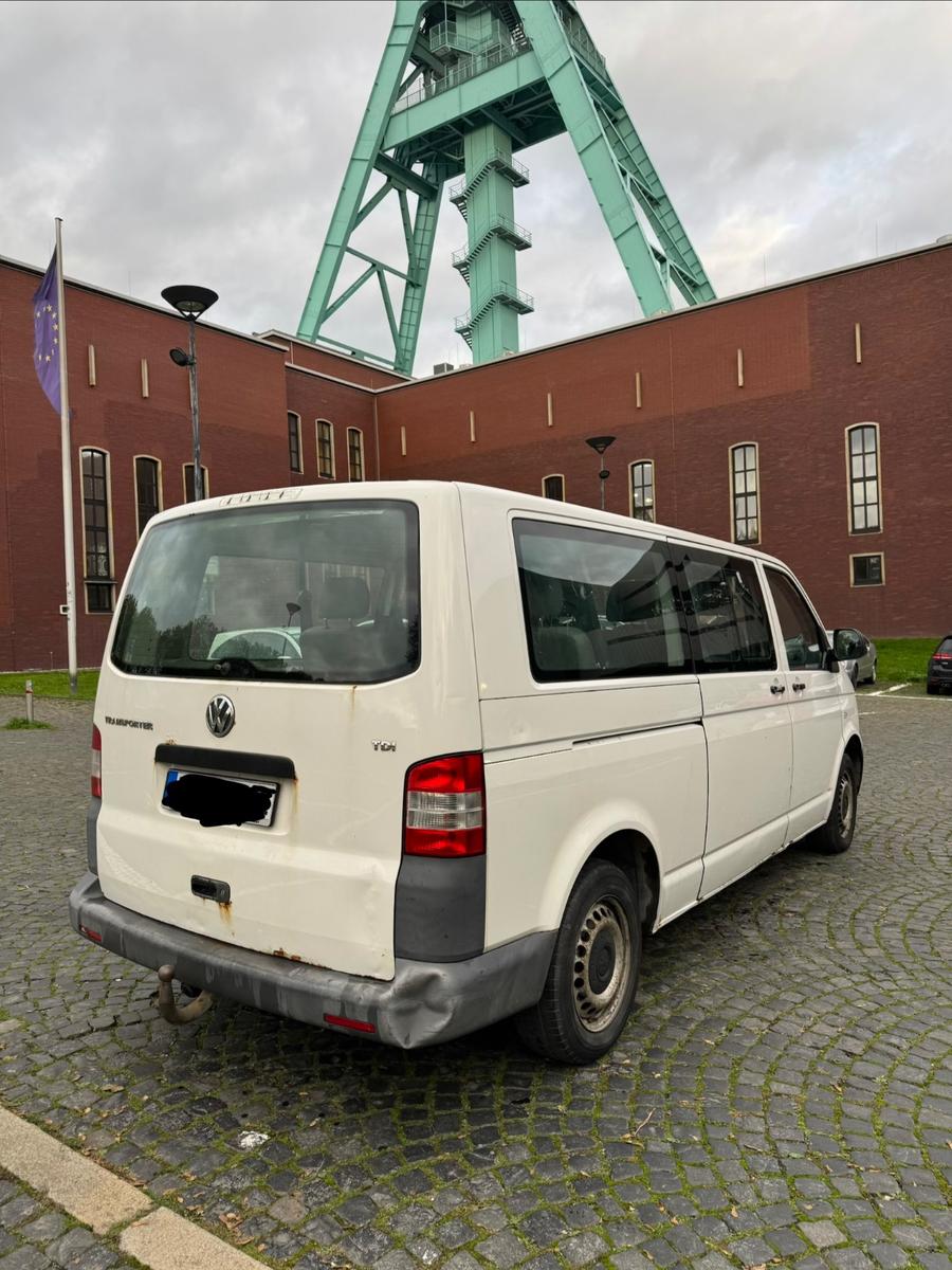 Volkswagen Transporter 2009 — interior