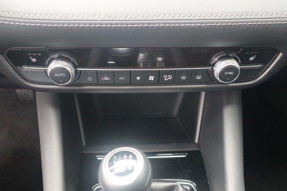 Fahrzeugabbildung Mazda 6 L Center-Line G-145 NAVI ACAA MRCC SHZ 360° HU