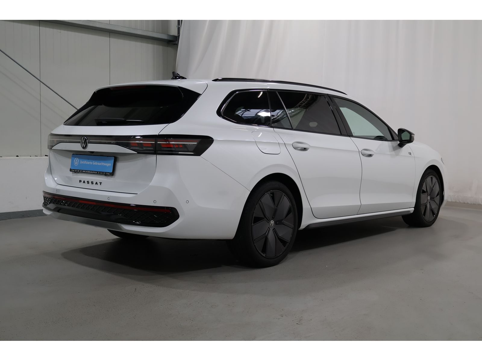 Volkswagen Passat Var. 2.0 TDI R-Line PANO AHK MATRIX 2.0 T foto 5