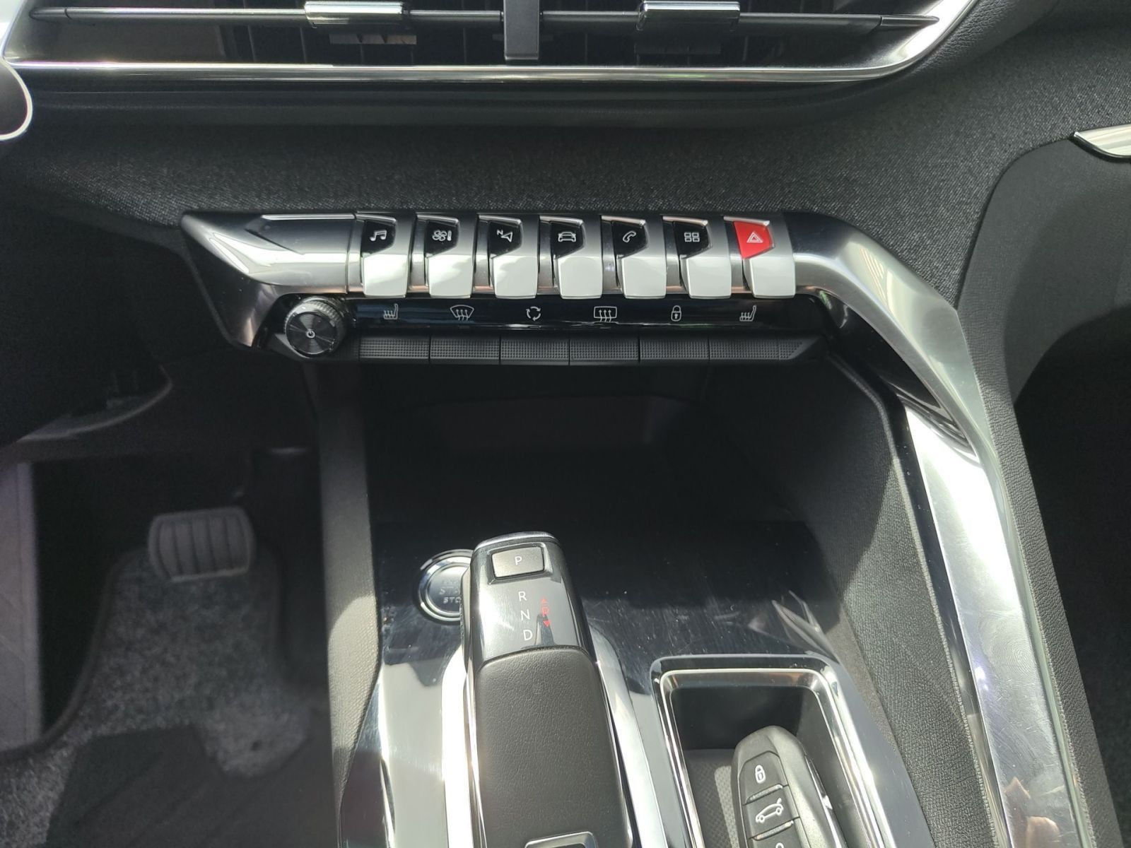 Fahrzeugabbildung Peugeot 3008 1.2 PureTech 130 Allure AHK